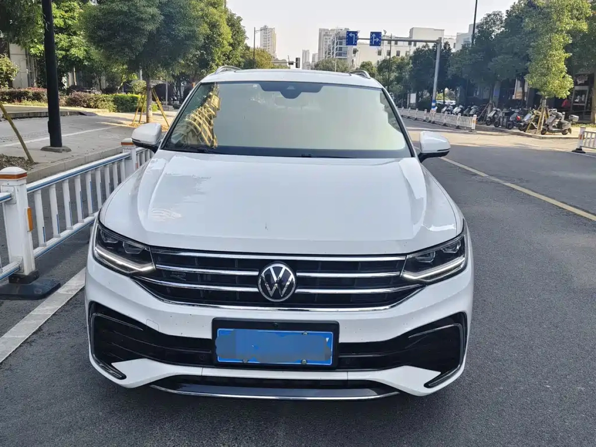 VOLKSWAGEN TIGUAN L