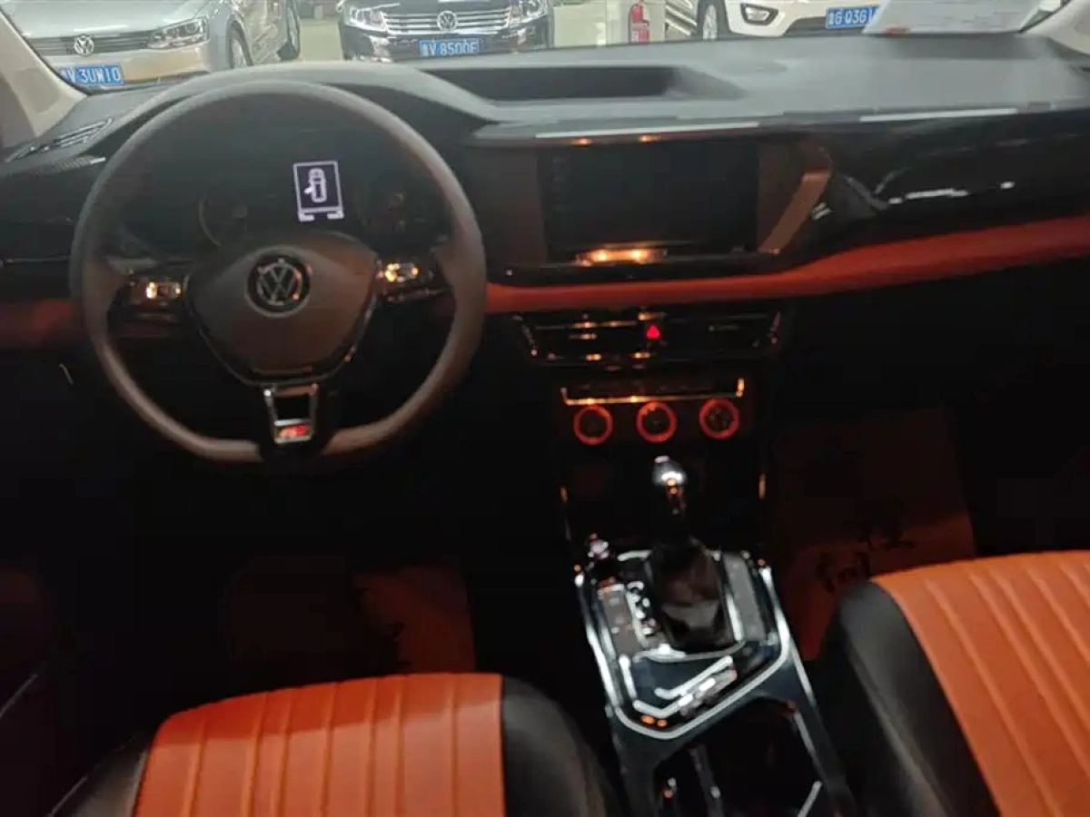 VOLKSWAGEN THARU  2021