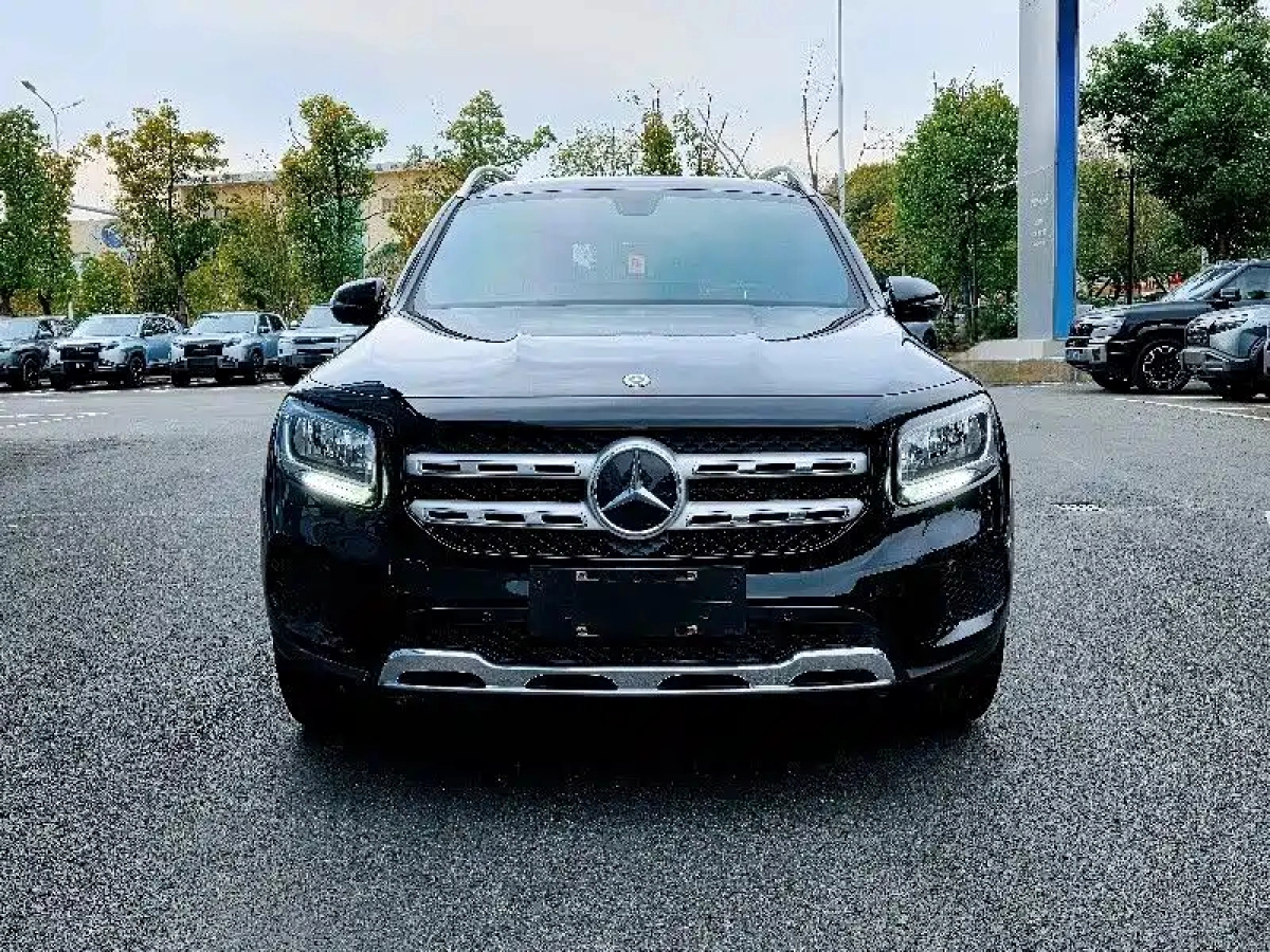 MERCEDES-BENZ GLB