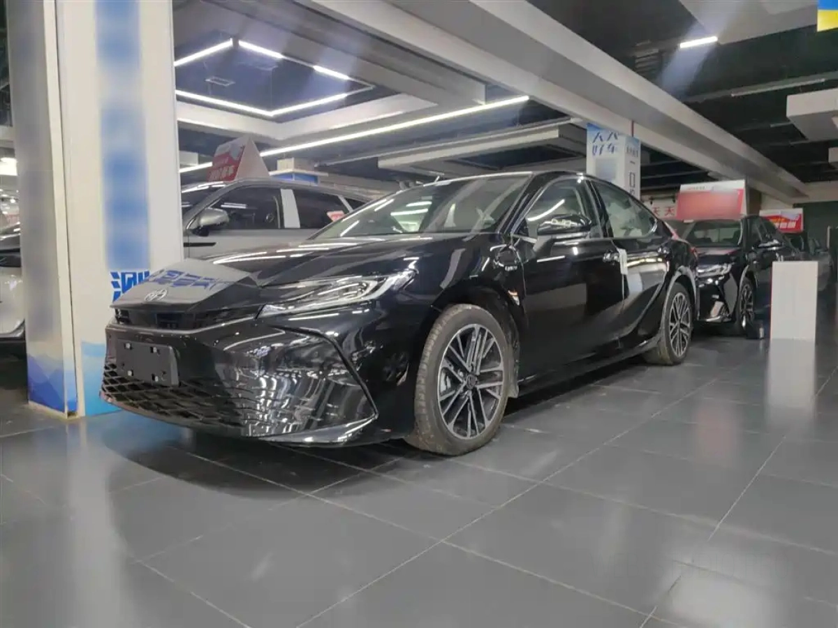 TOYOTA CAMRY  2025