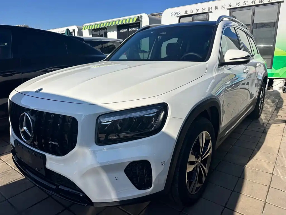 MERCEDES-BENZ GLB  2024