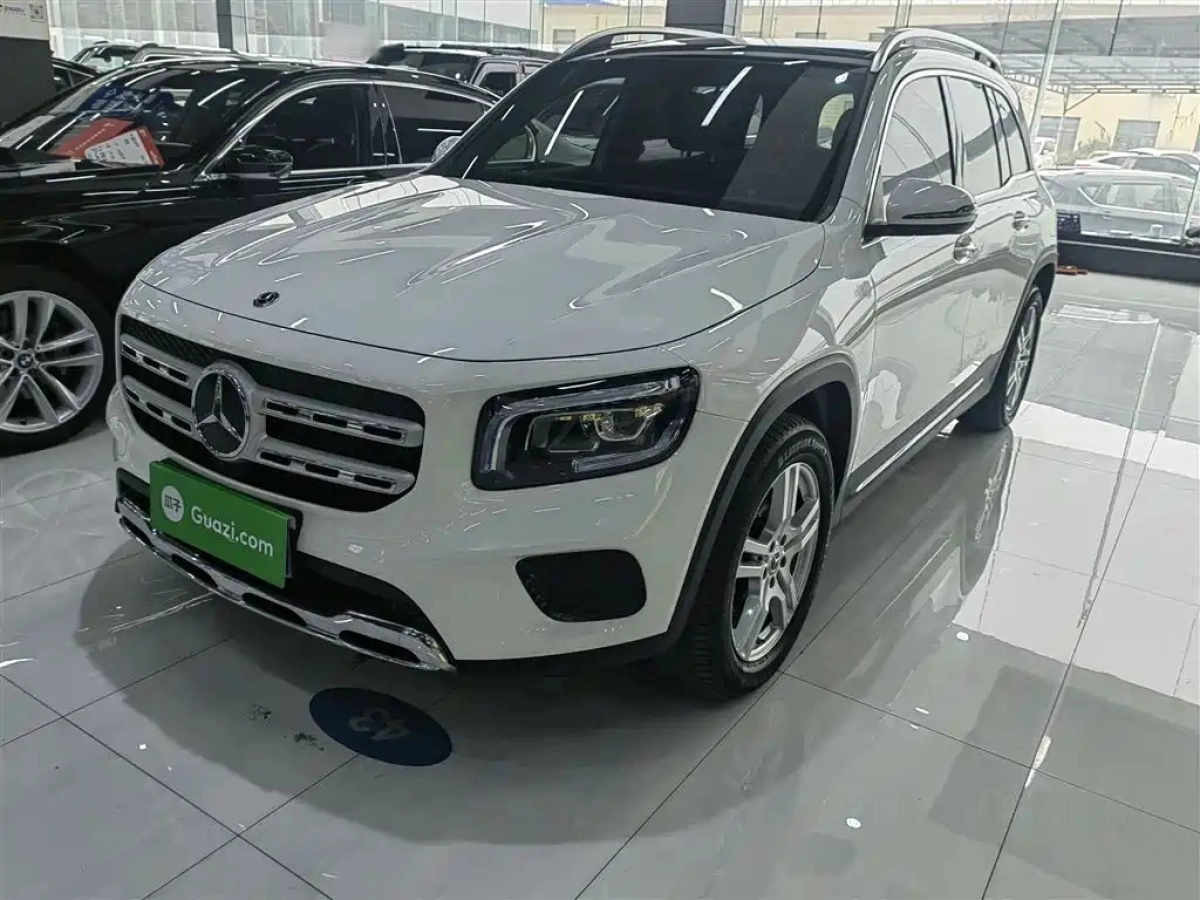 MERCEDES-BENZ GLB  2023