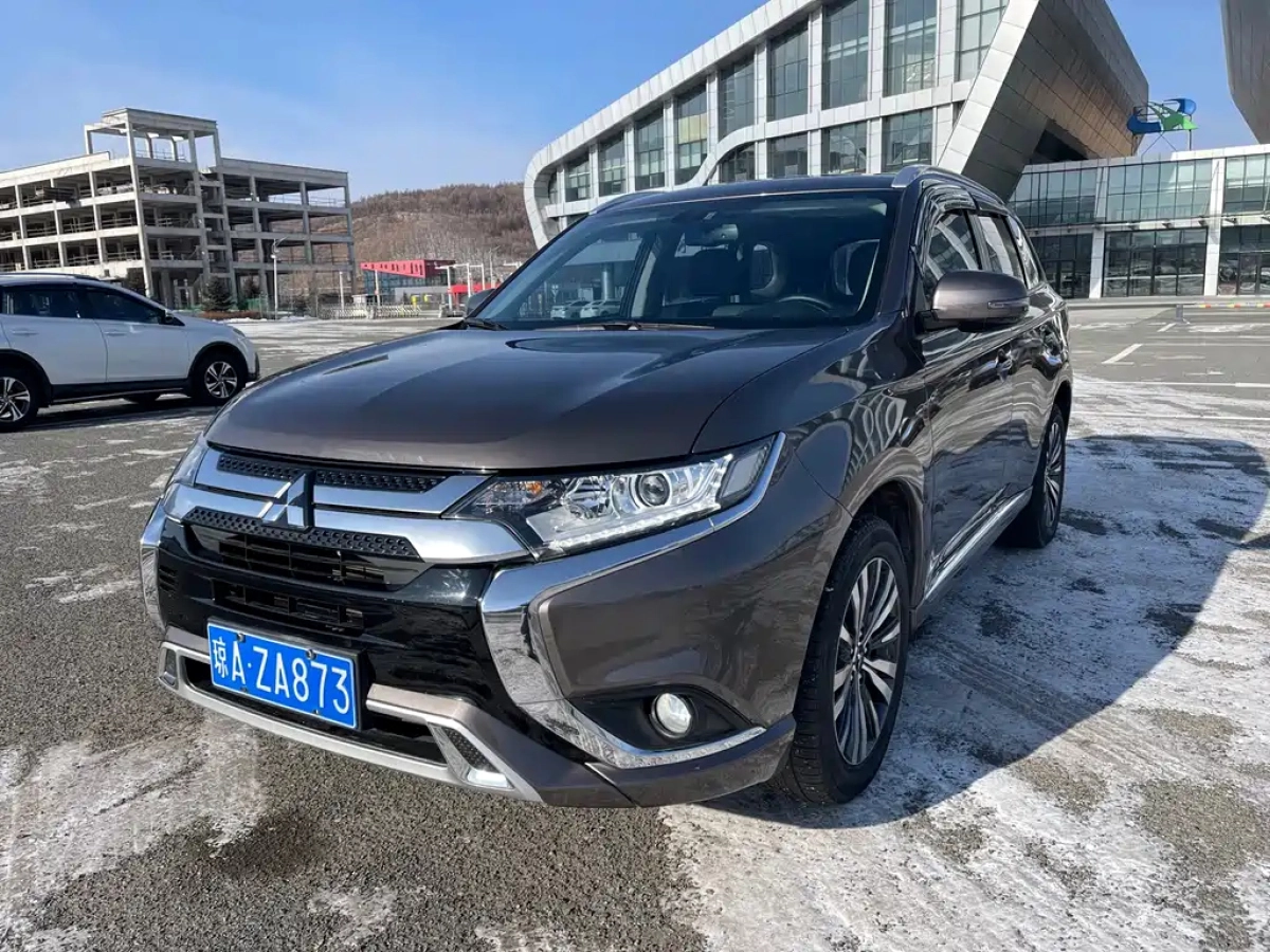 MITSUBISHI OUTLANDER  2022