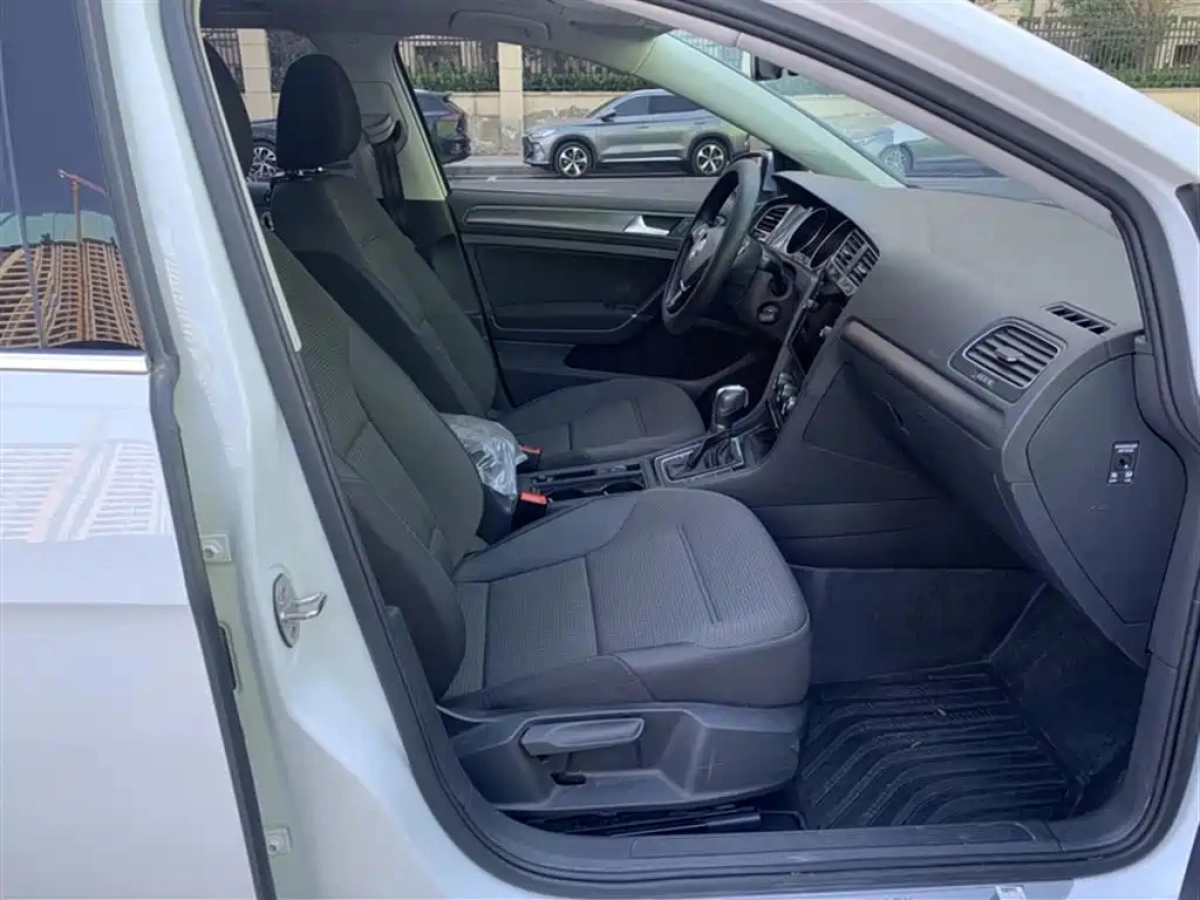 VOLKSWAGEN GOLF IMPORT