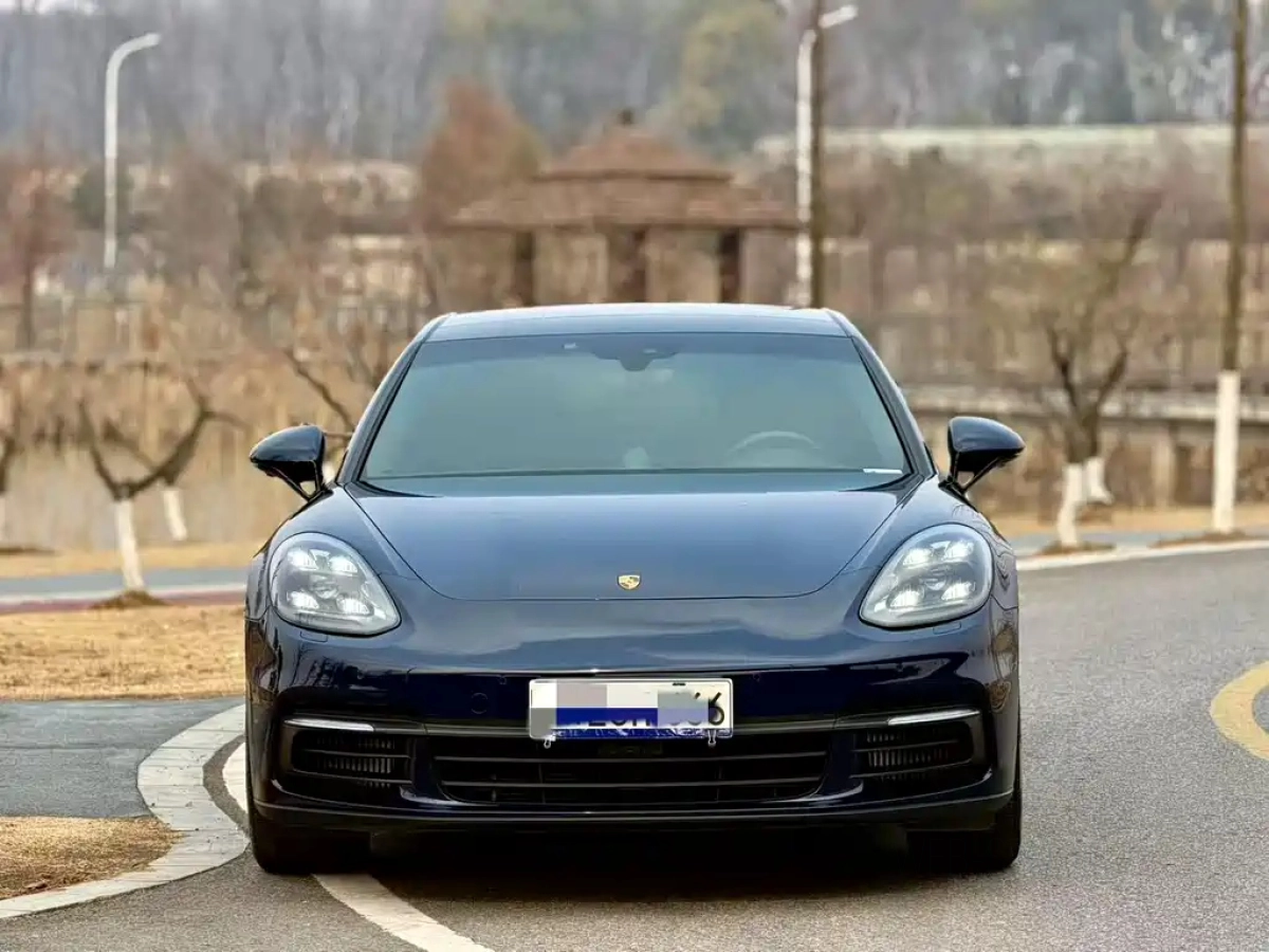 PORSCHE PANAMERA