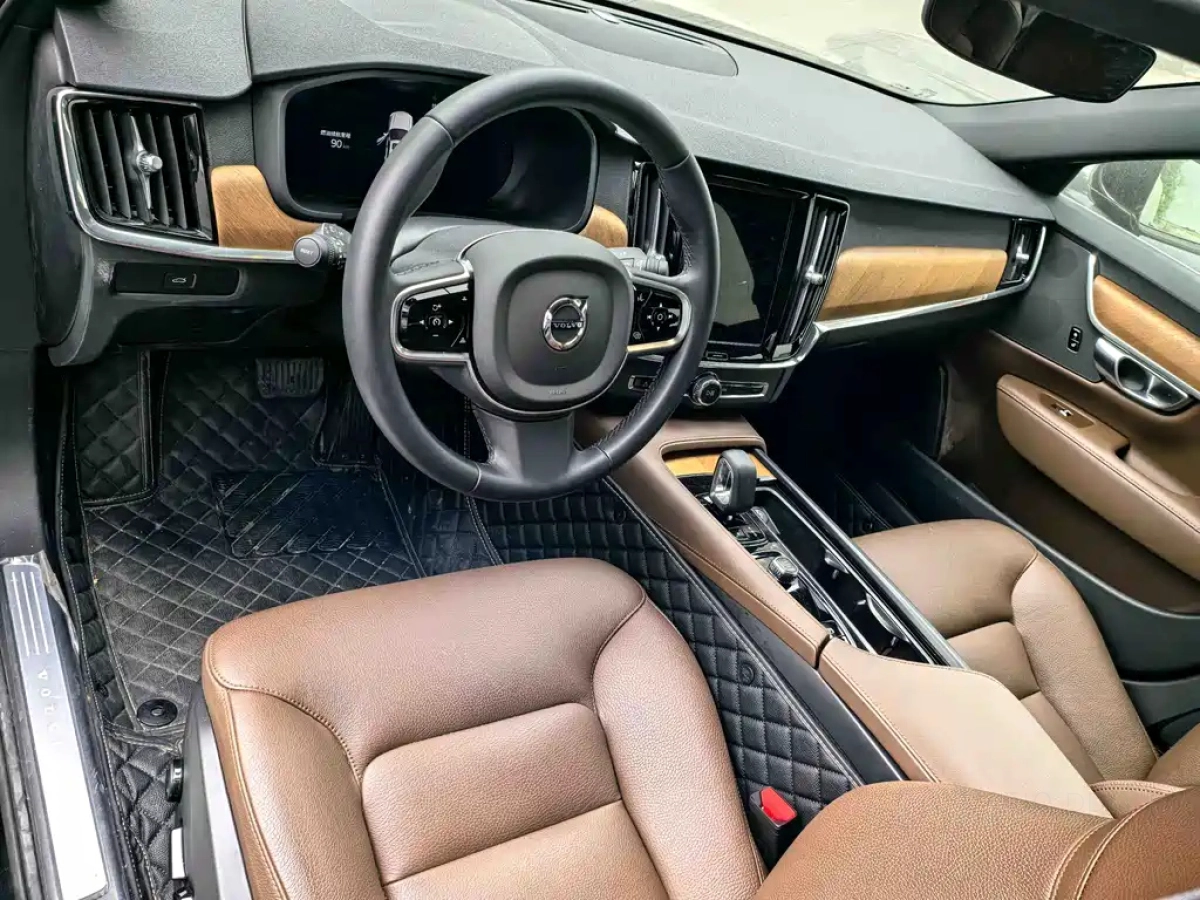 VOLVO S90