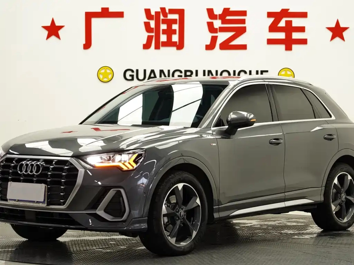 AUDI Q3