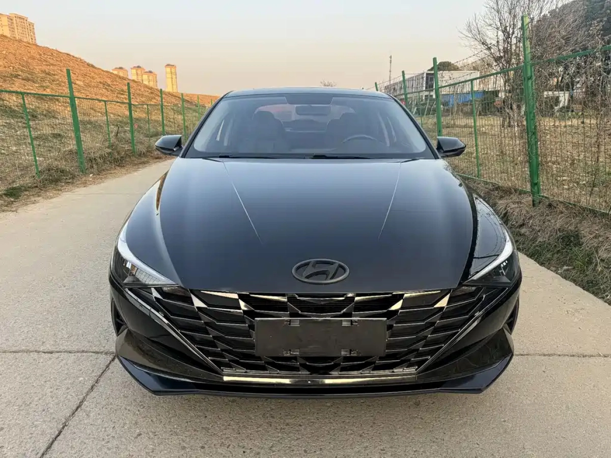 HYUNDAI ELANTRA