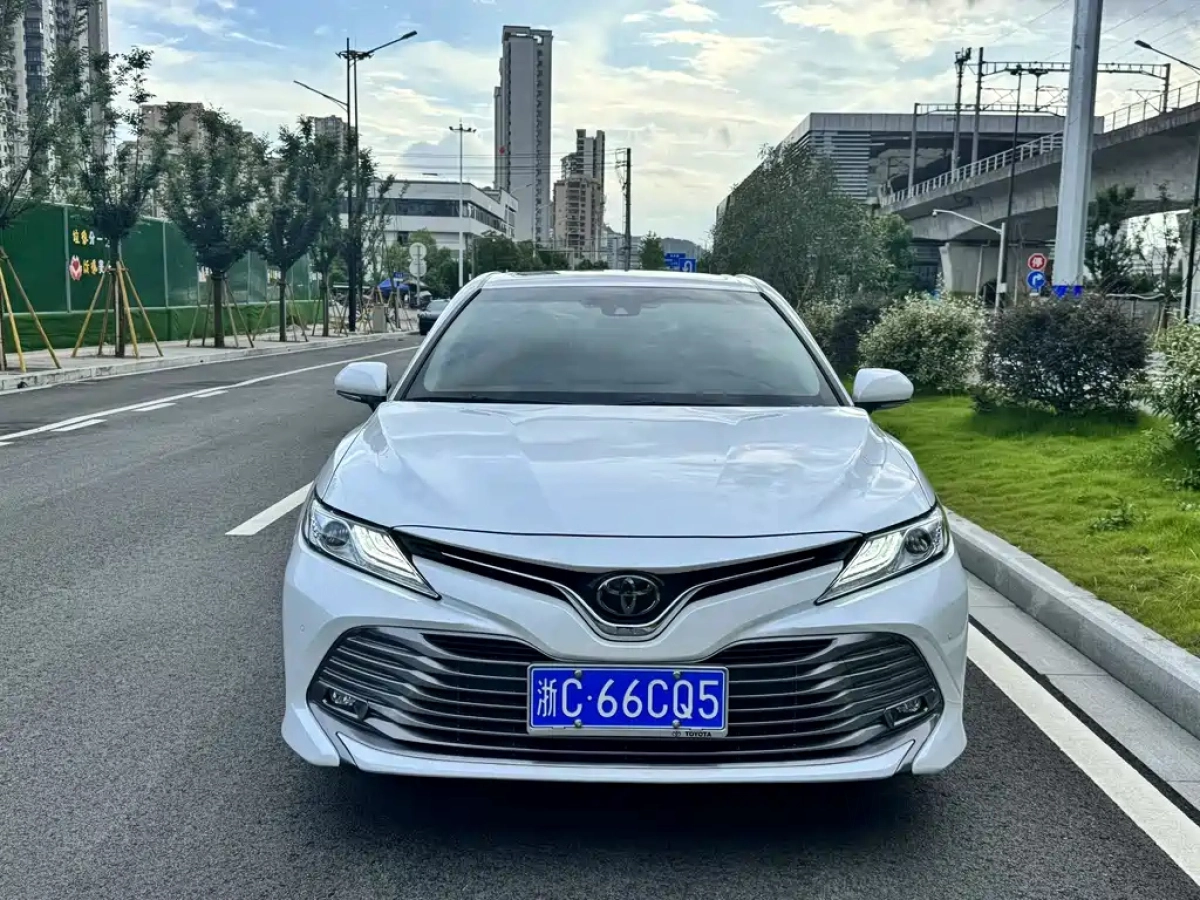 TOYOTA CAMRY