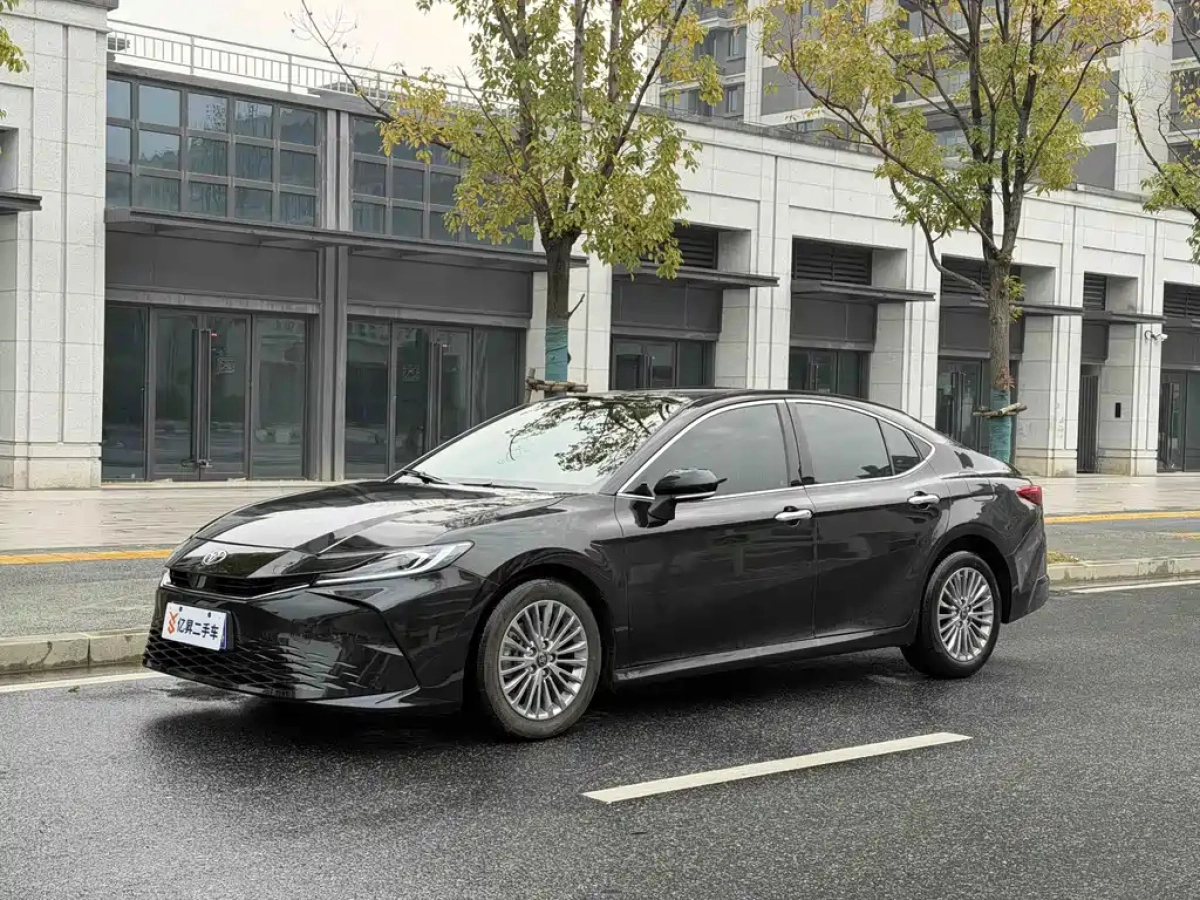 TOYOTA CAMRY  2025