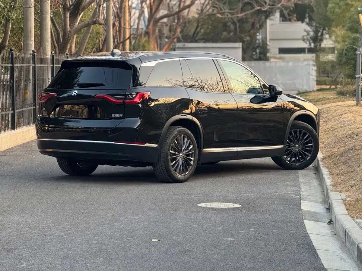 NIO ES8