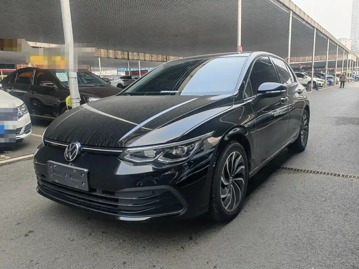 VOLKSWAGEN GOLF  2023