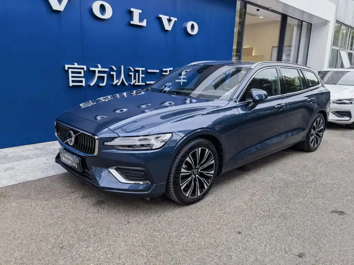VOLVO V60  2024