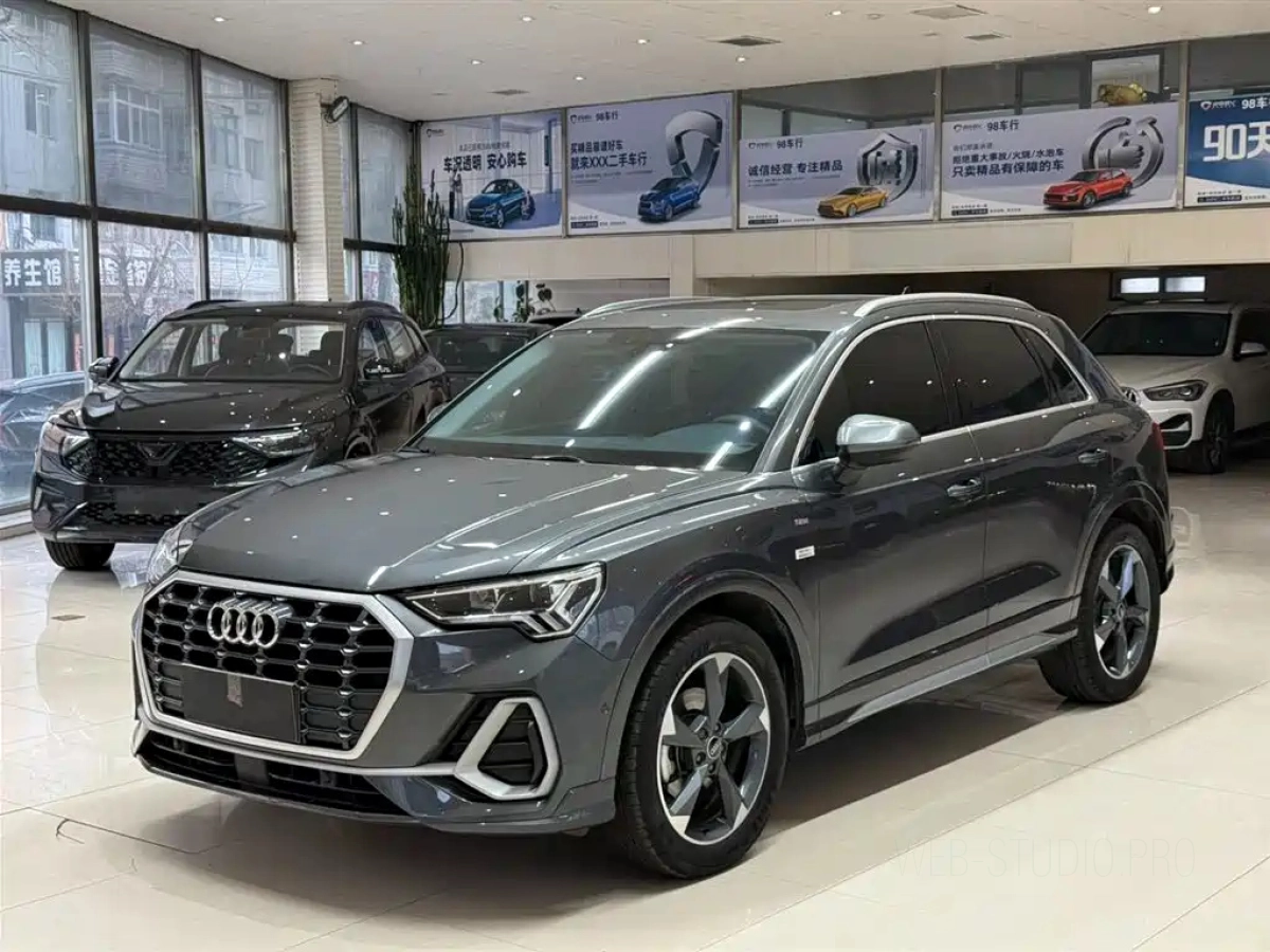 AUDI Q3