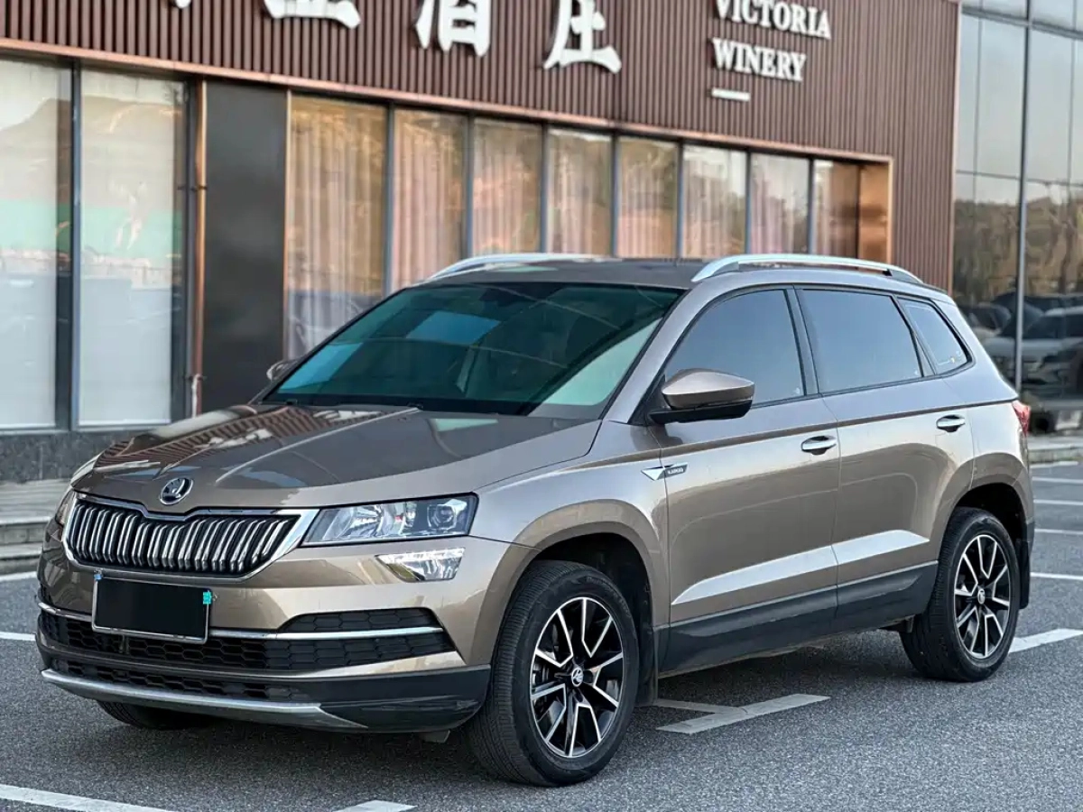 SKODA KAROQ  2021