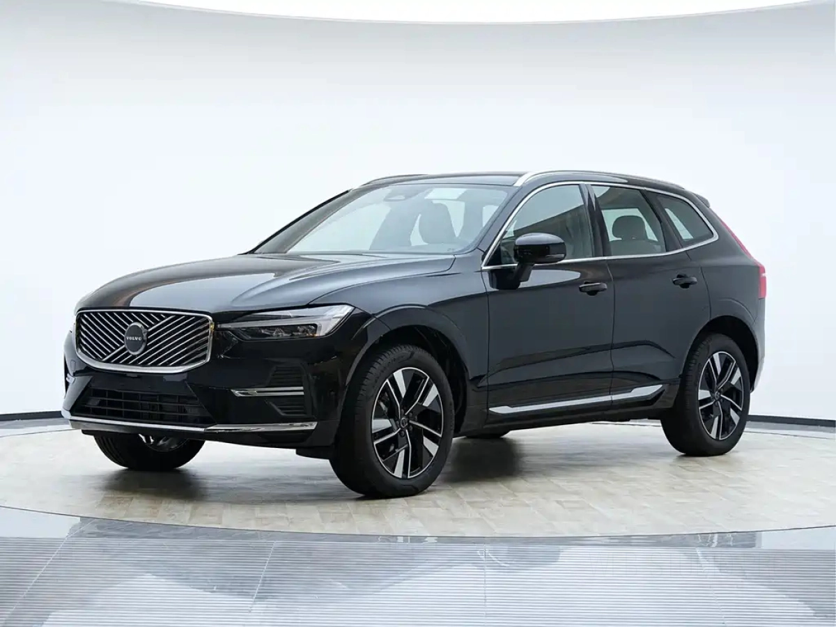 VOLVO XC60  2025