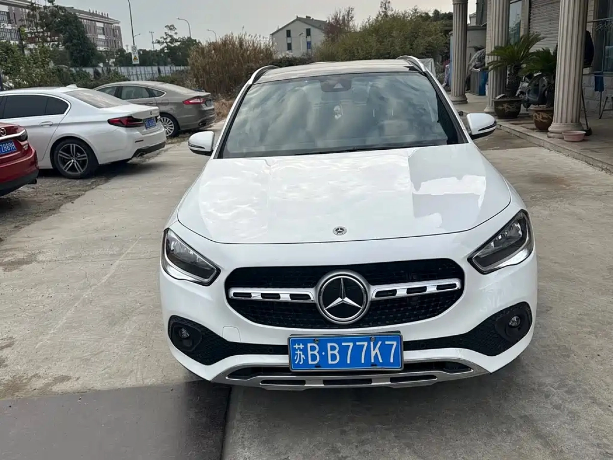 MERCEDES-BENZ GLA
