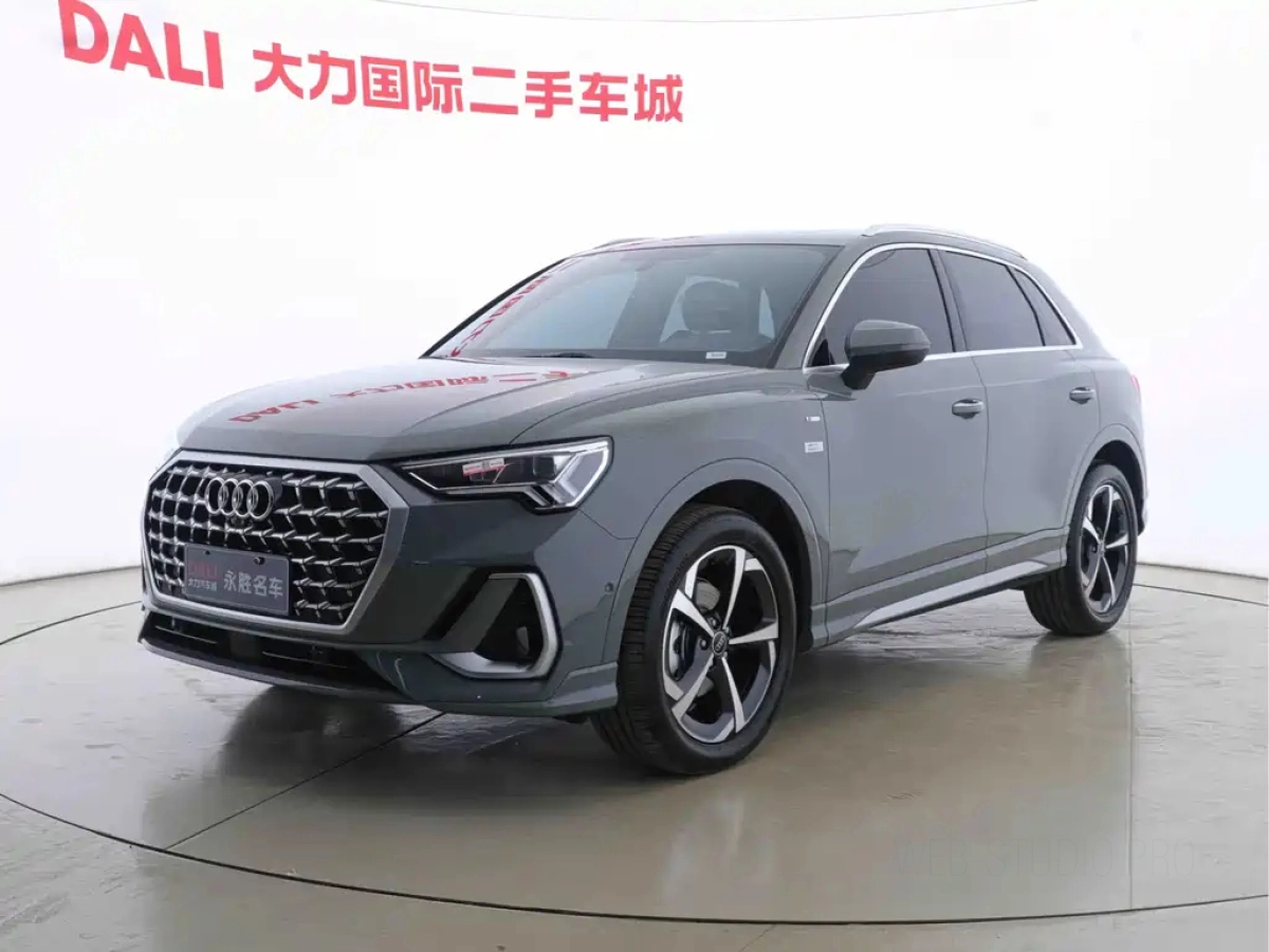 AUDI Q3  2025