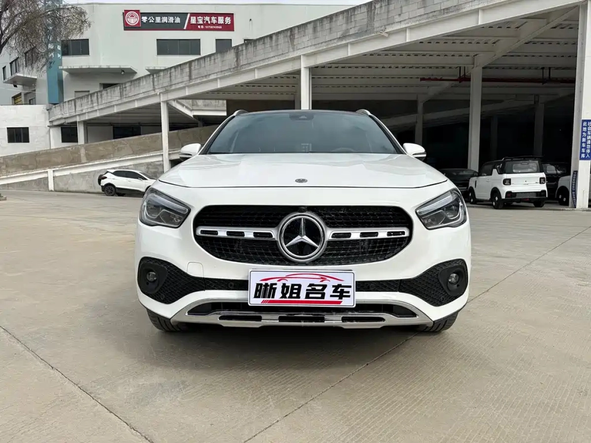 MERCEDES-BENZ GLA