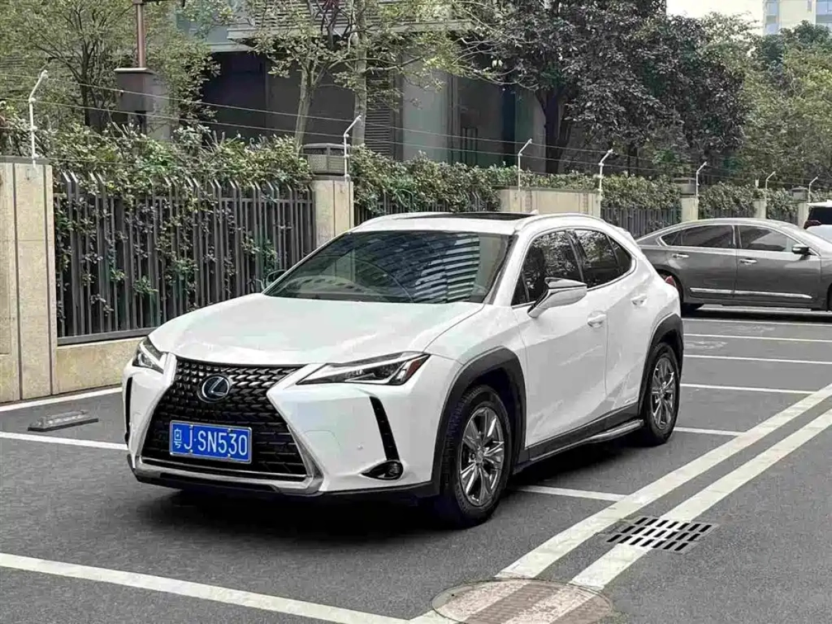 LEXUS UX  2020