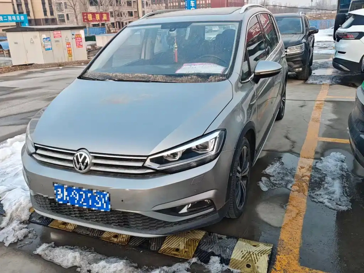 VOLKSWAGEN TOURAN