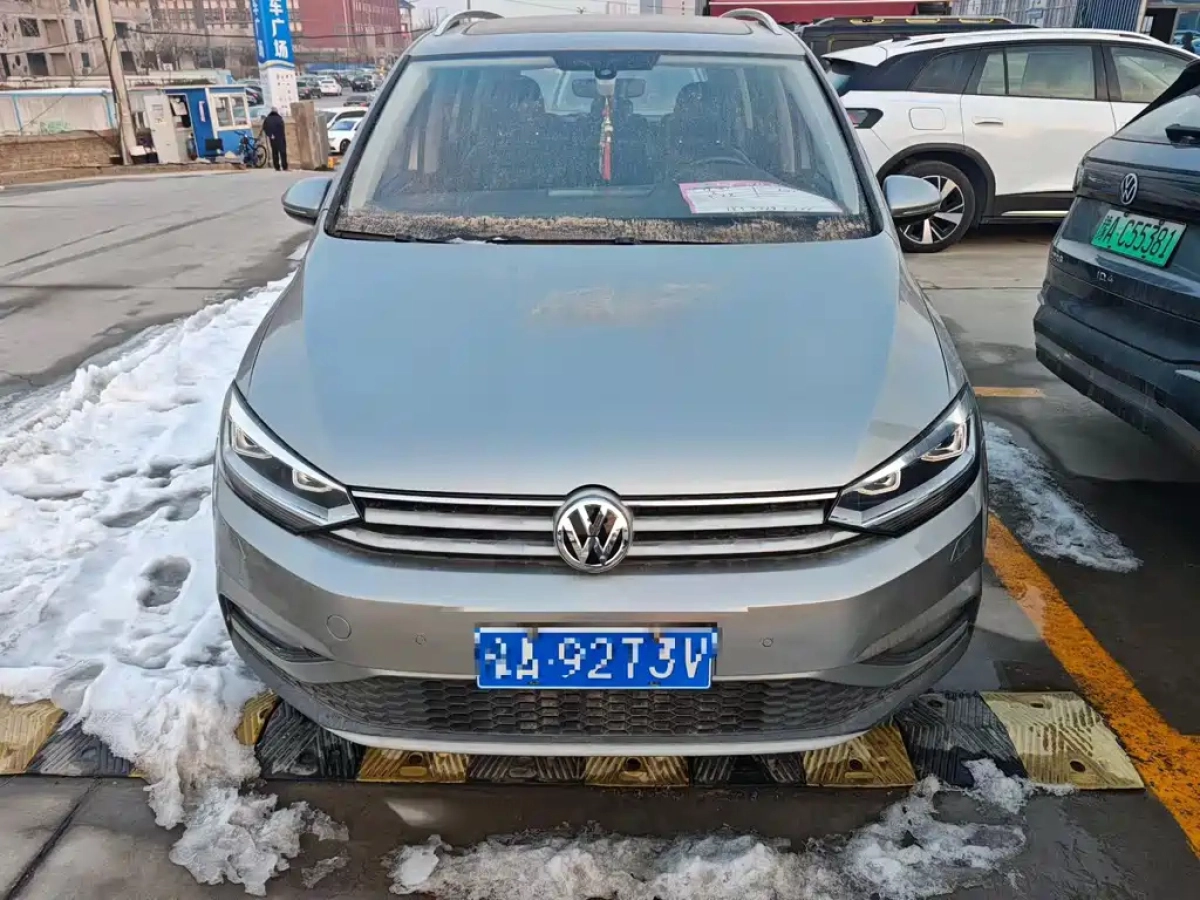 VOLKSWAGEN TOURAN