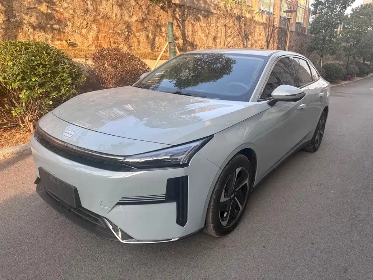 GEELY GALAXY GALAXY L6  2024