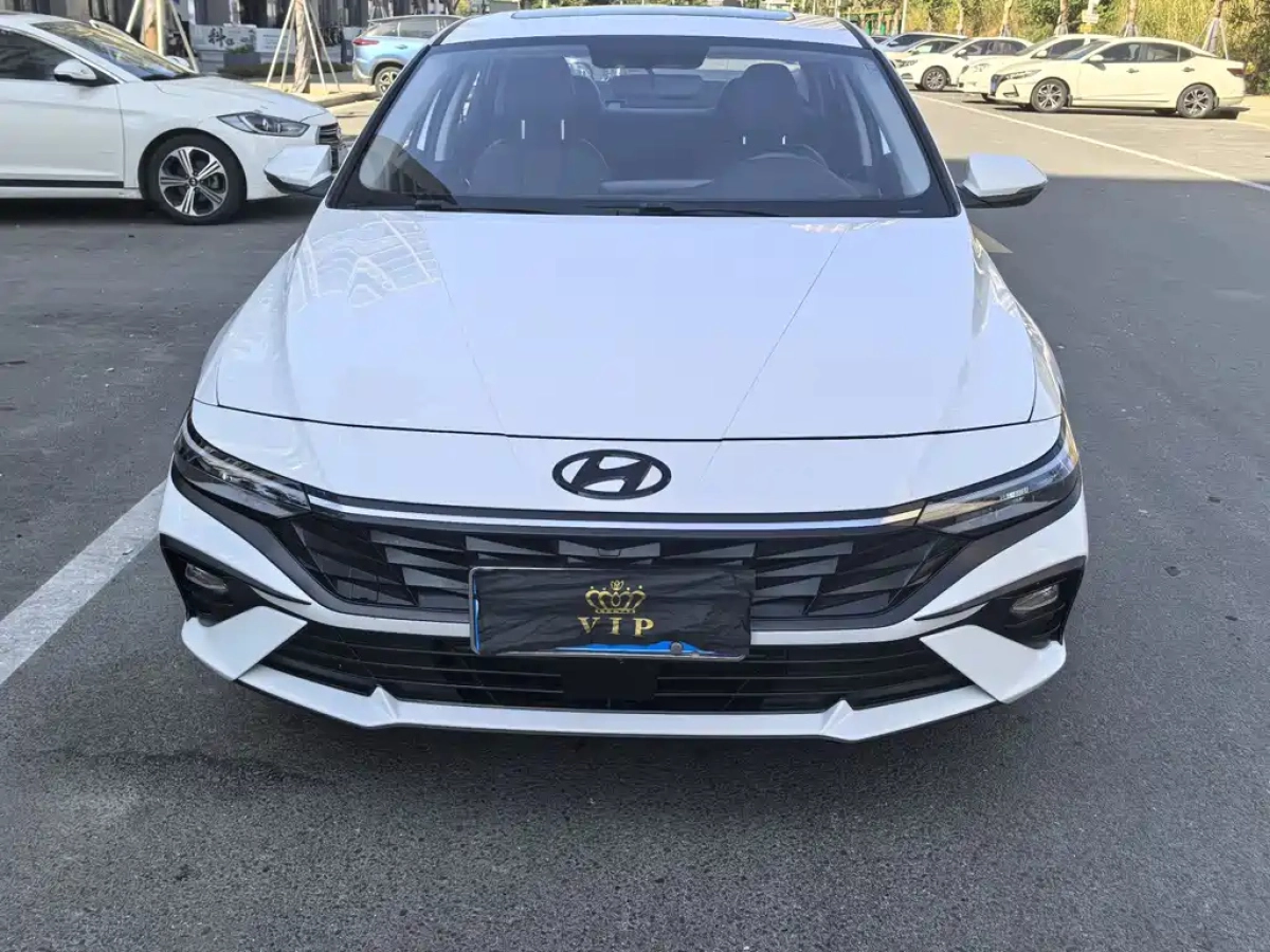 HYUNDAI ELANTRA