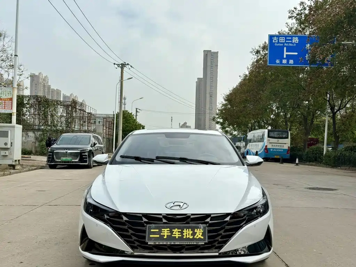 HYUNDAI ELANTRA