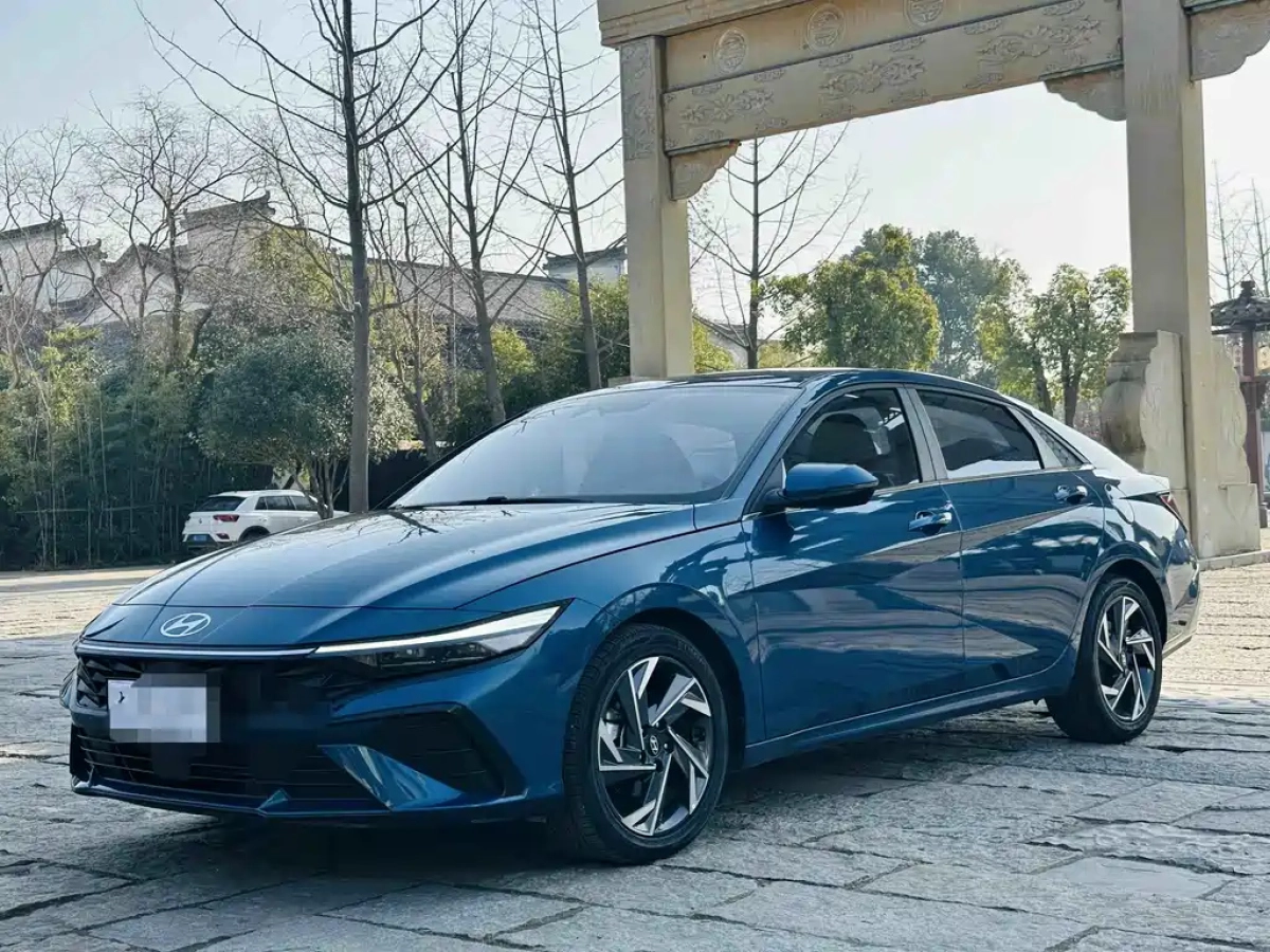 HYUNDAI ELANTRA  2024