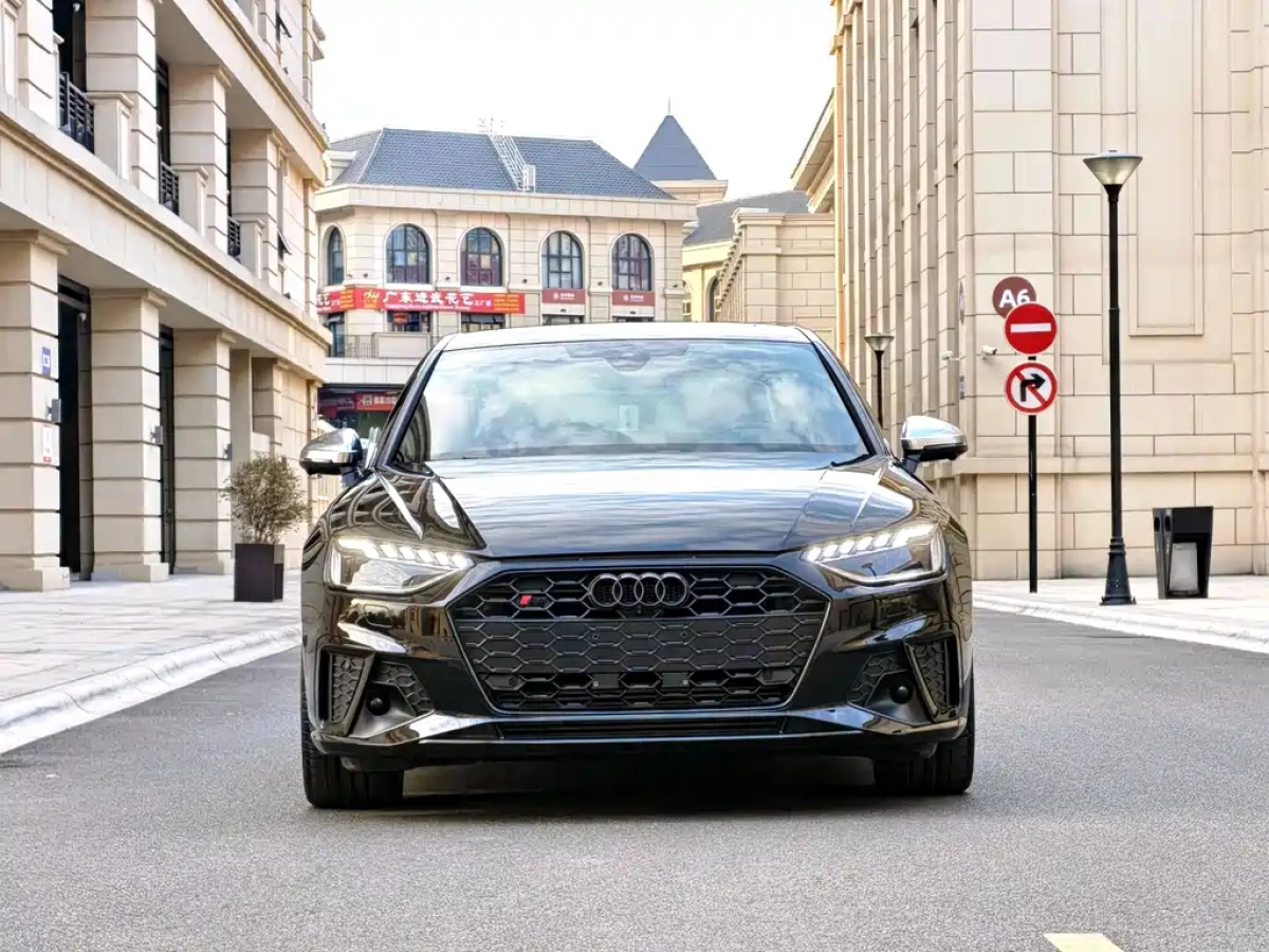 AUDI S4  2024
