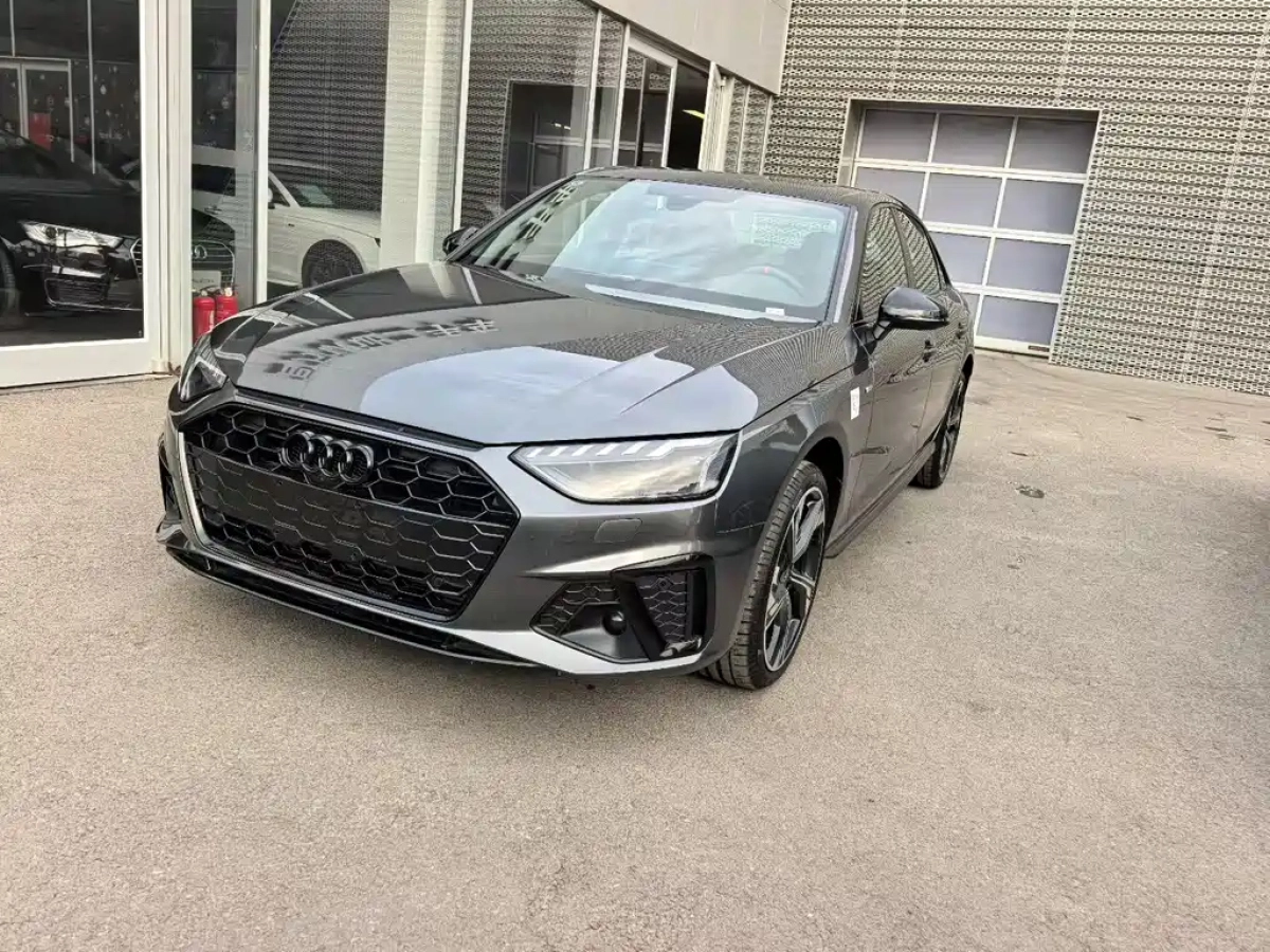 AUDI A4L  2025