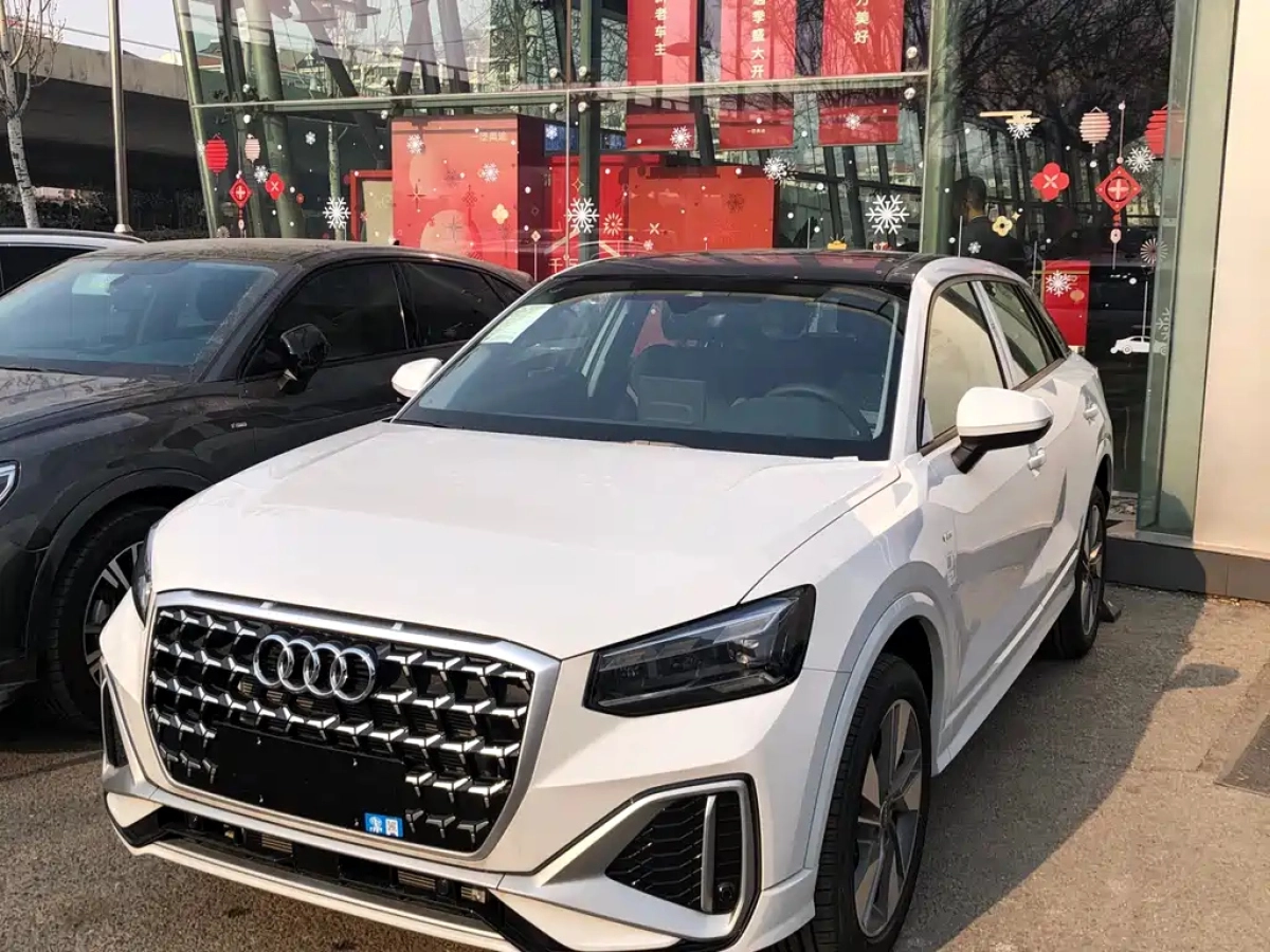 AUDI Q2L  2026