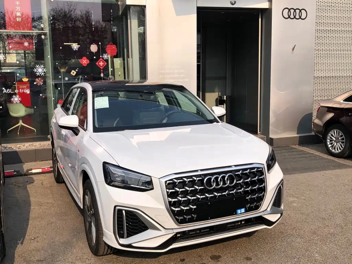 AUDI Q2L