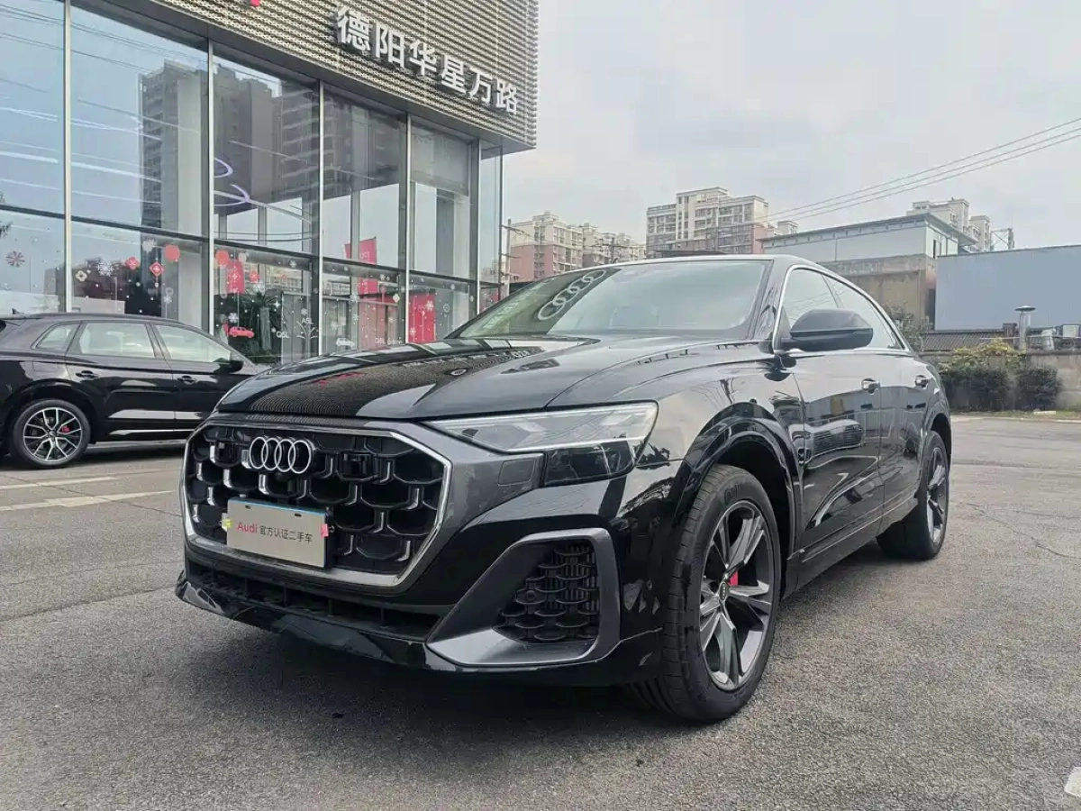 AUDI Q8  2024