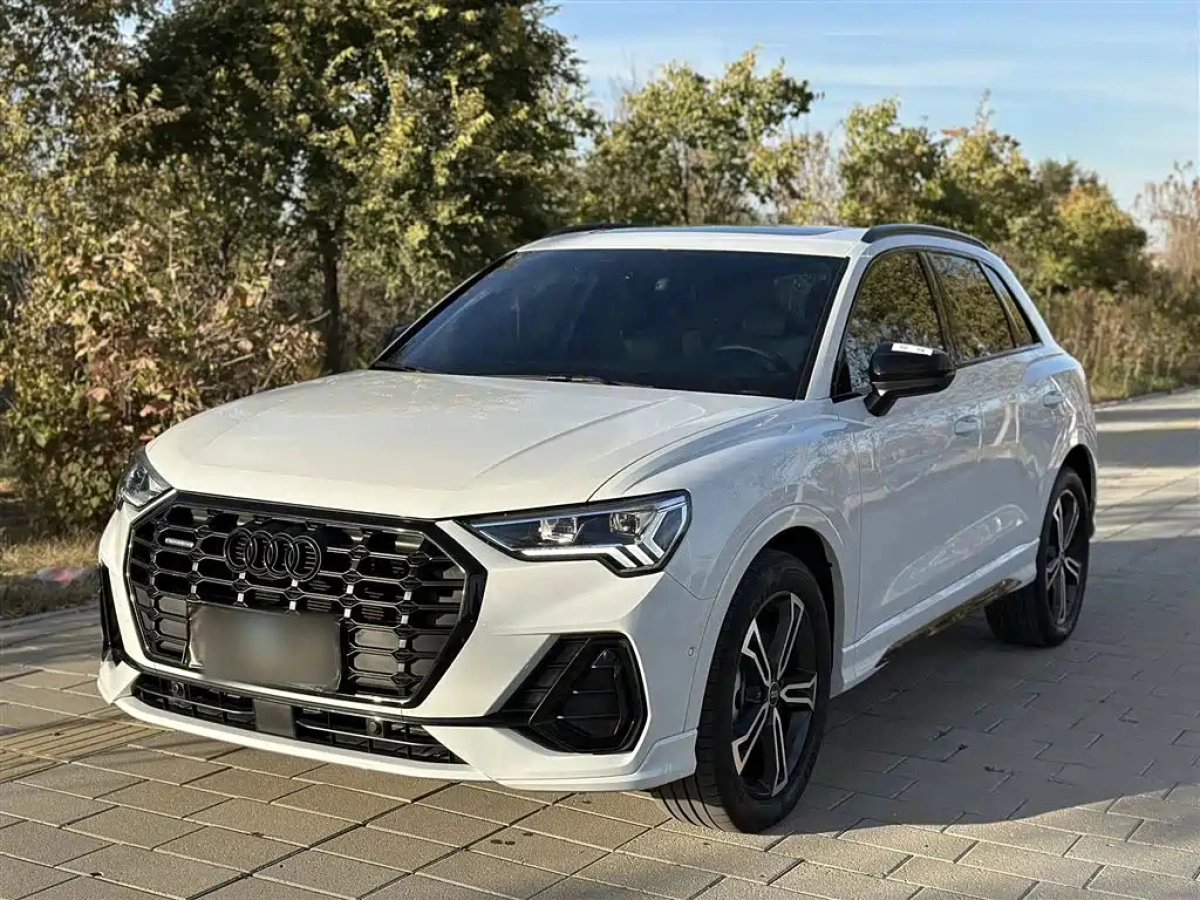 AUDI Q3