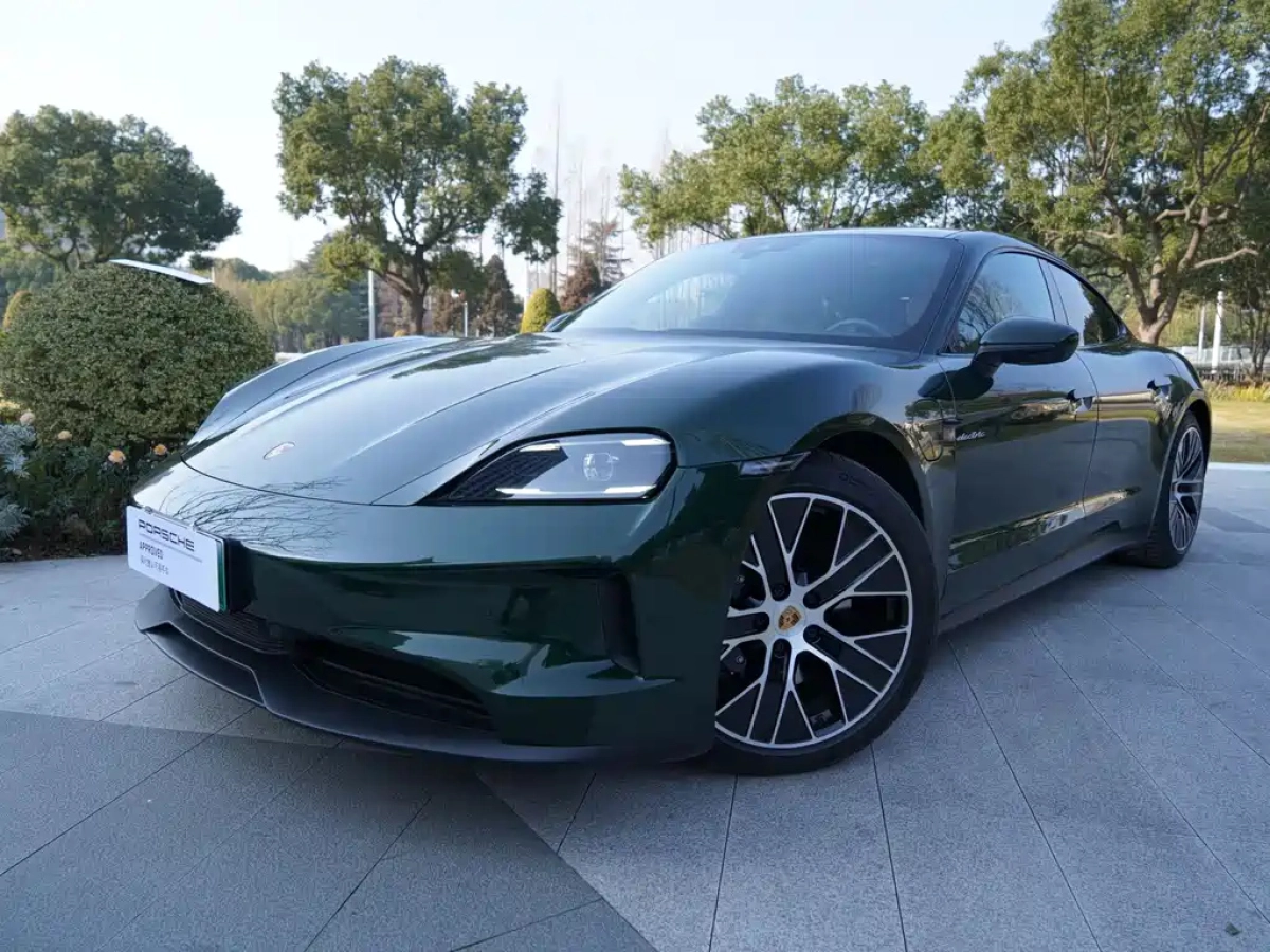 PORSCHE TAYCAN  2025
