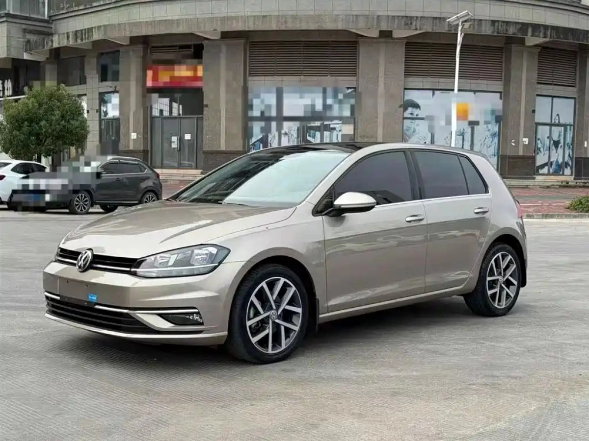VOLKSWAGEN GOLF