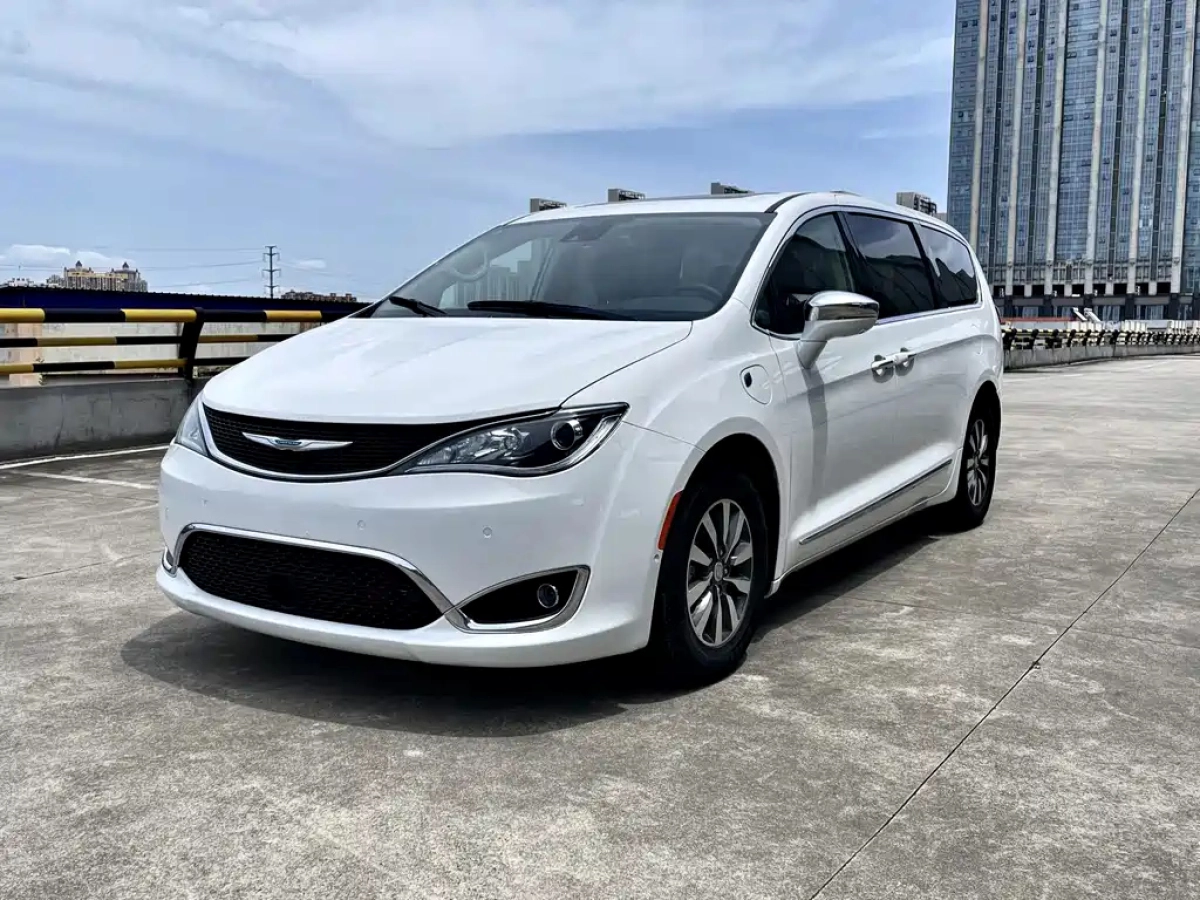 CHRYSLER PACIFICA PHEV IMPORT  2025