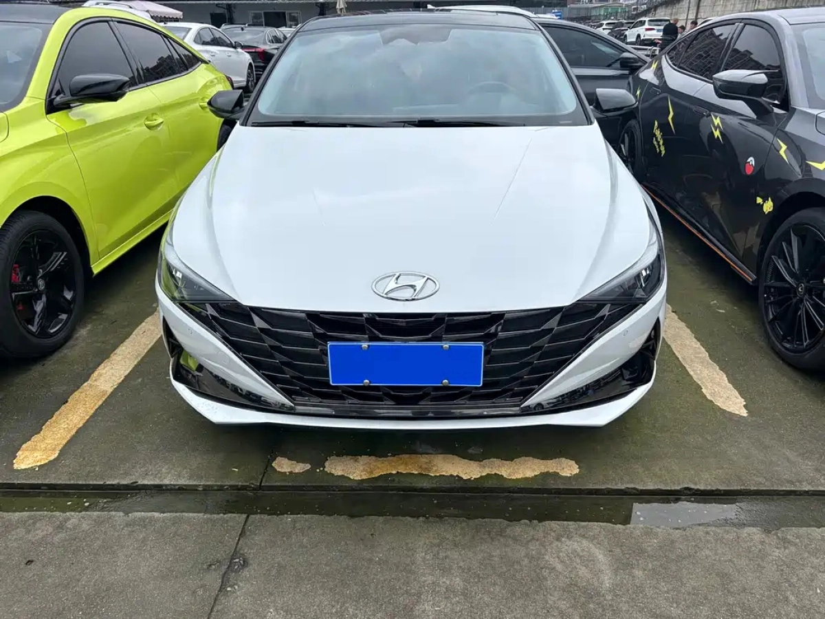 HYUNDAI ELANTRA