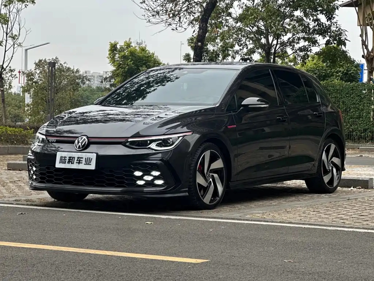 VOLKSWAGEN GOLF GTI  2022