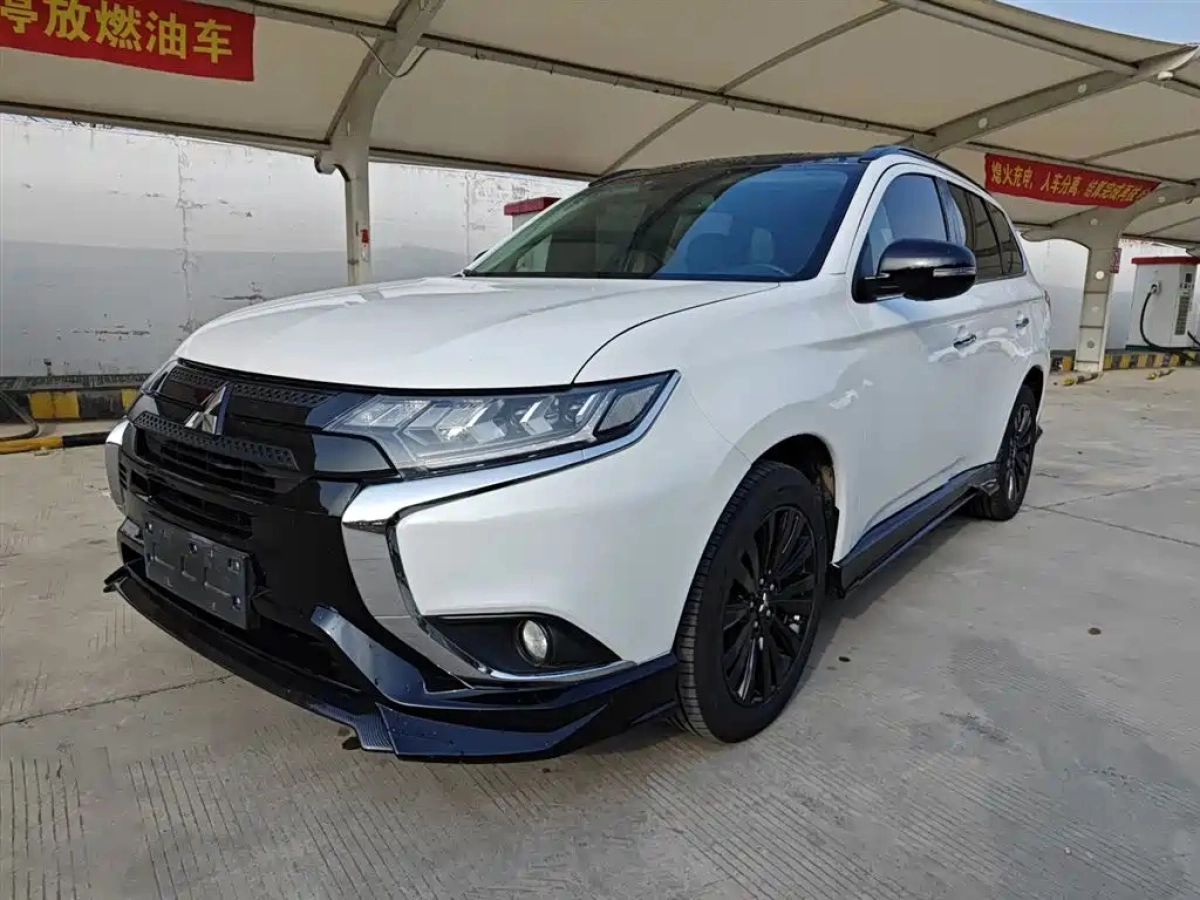 MITSUBISHI OUTLANDER  2022
