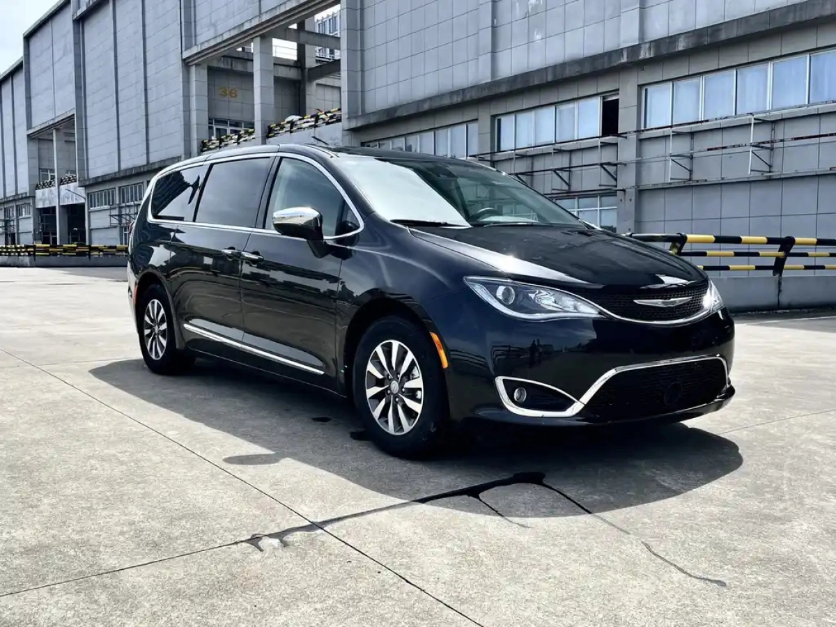 CHRYSLER PACIFICA PHEV IMPORT