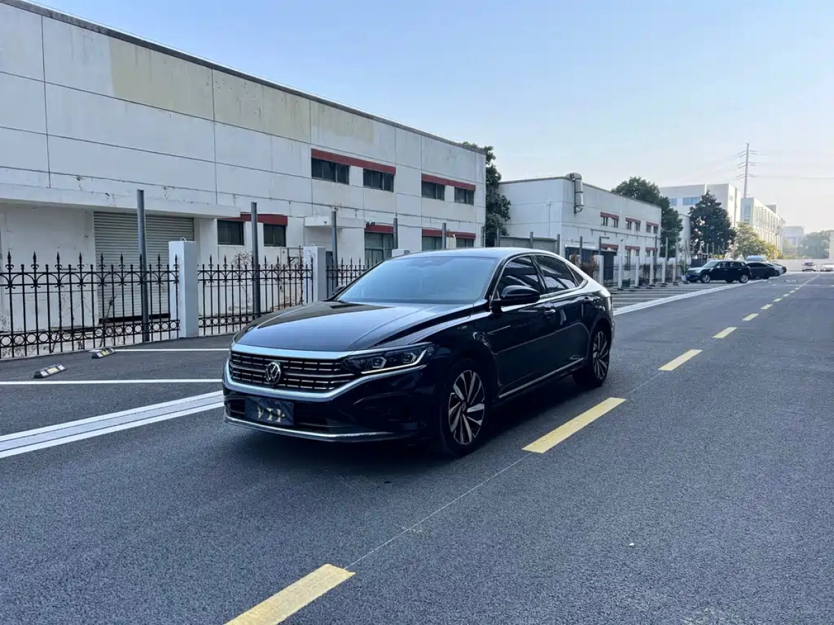 VOLKSWAGEN PASSAT  2023