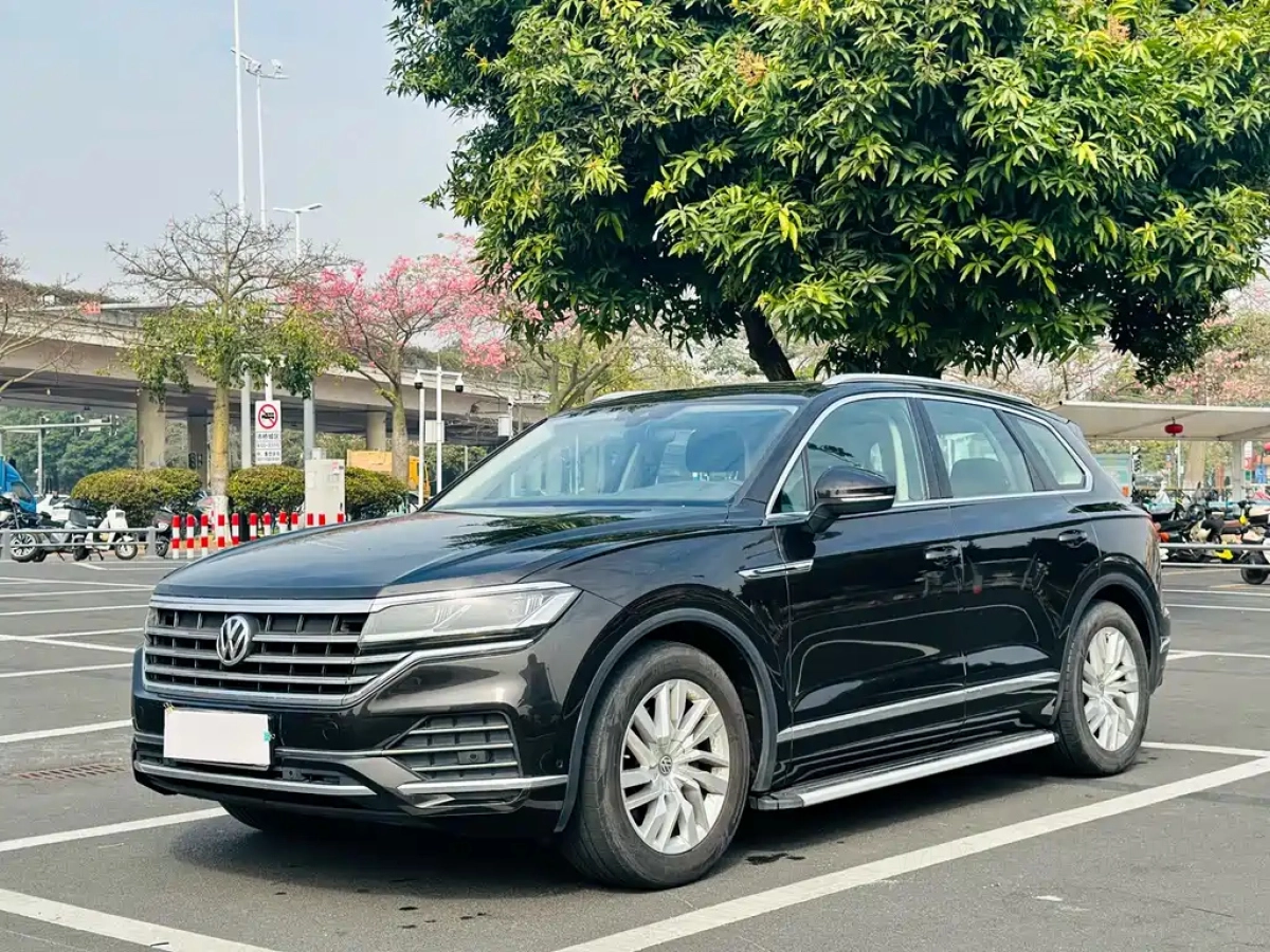 VOLKSWAGEN TOUAREG