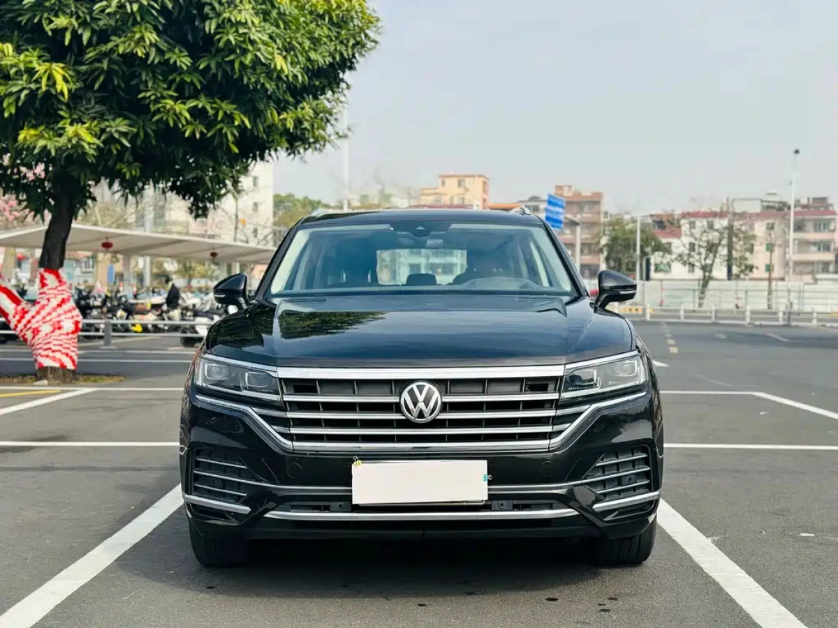 VOLKSWAGEN TOUAREG