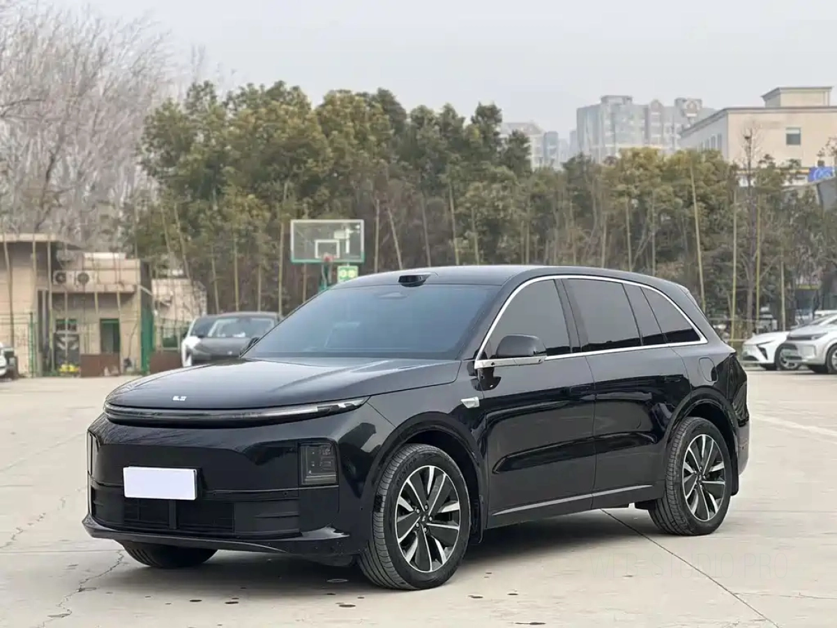 LI AUTO L6  2025