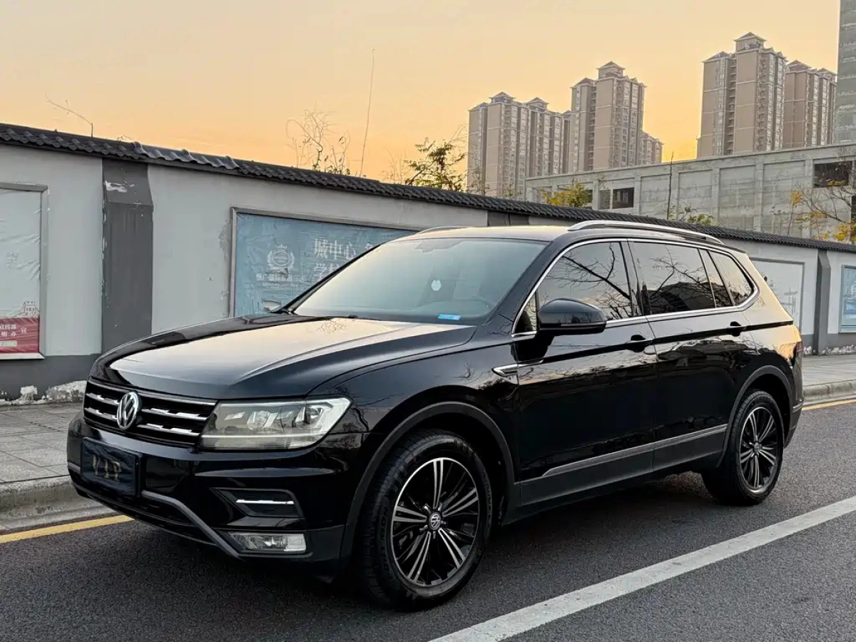 VOLKSWAGEN TIGUAN L
