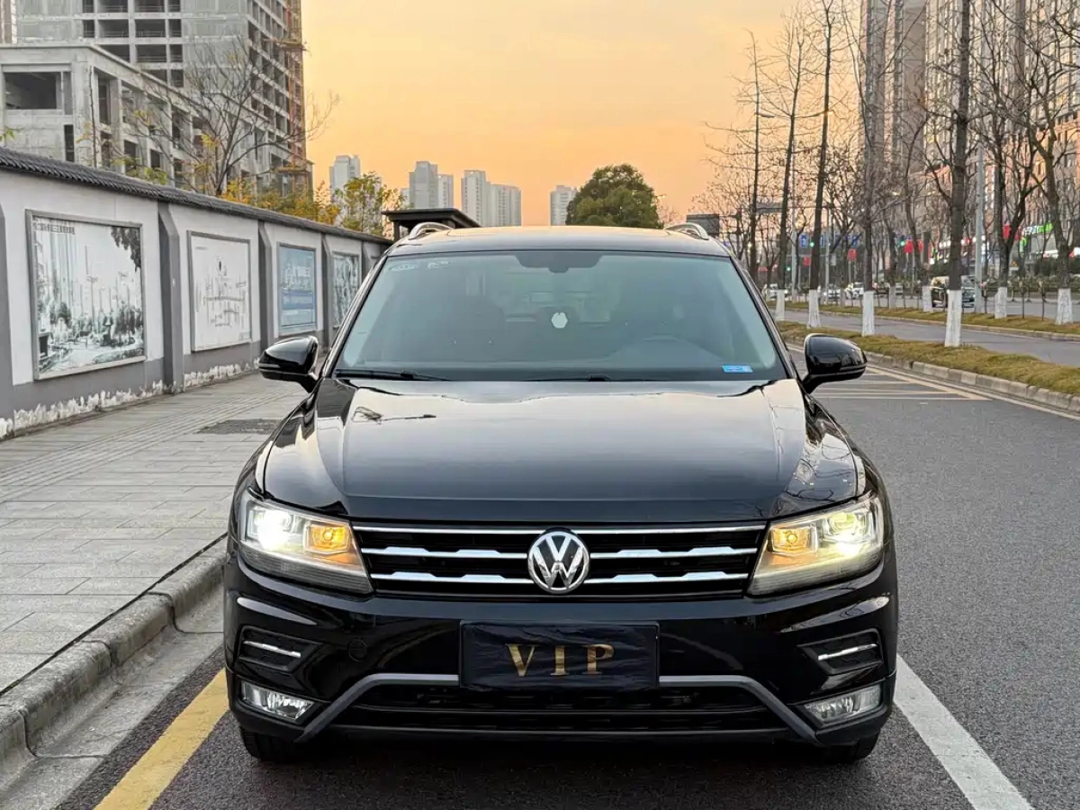 VOLKSWAGEN TIGUAN L