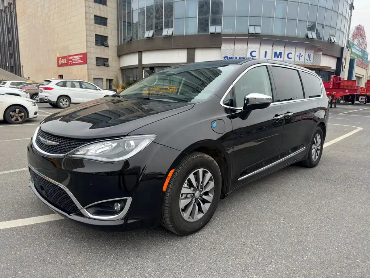 CHRYSLER PACIFICA PHEV IMPORT  2025